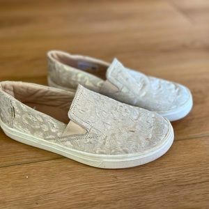 Tom’s girls leopard print shoes size 3